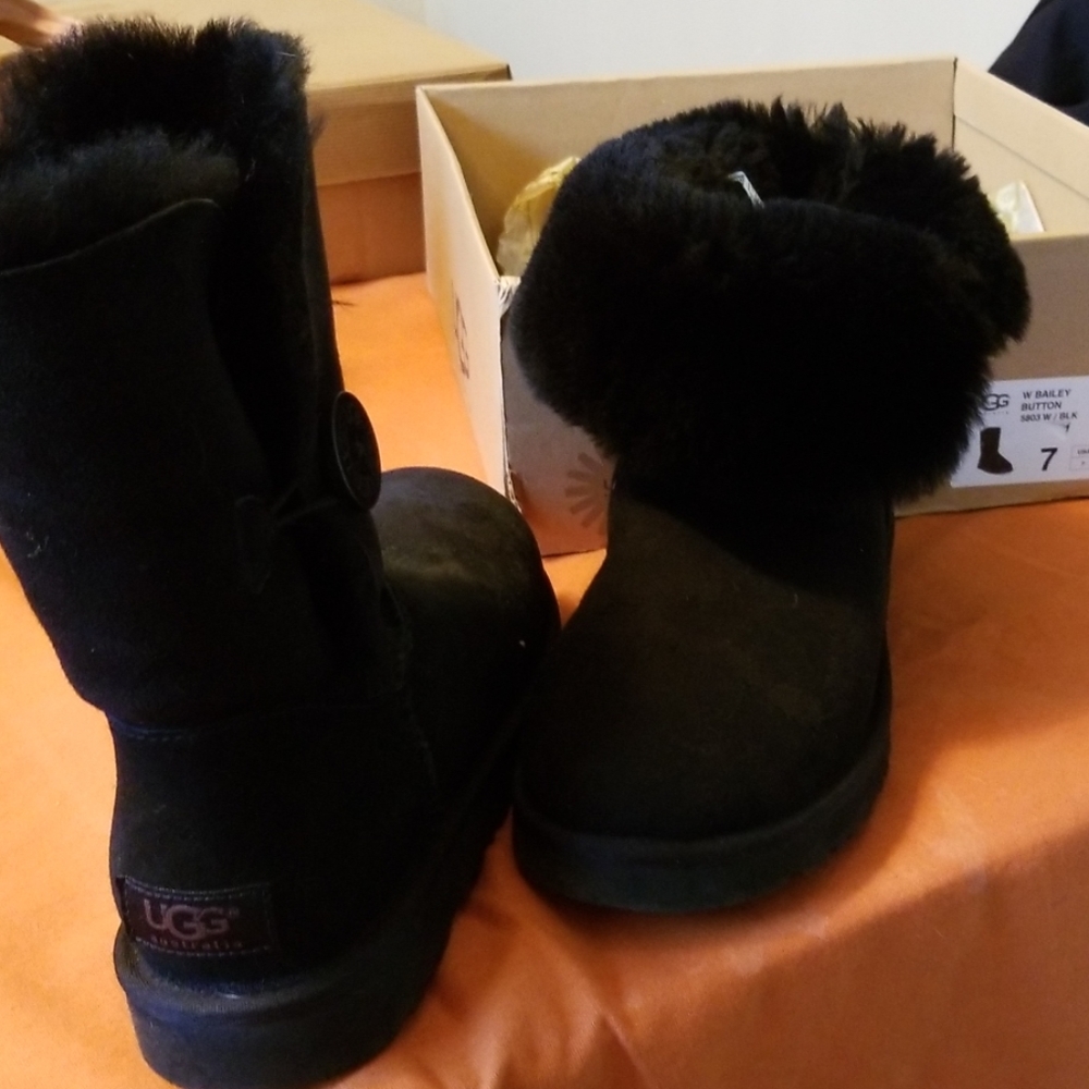 Women's UGG BOOTS